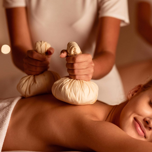 Massage Thaï - Bordeaux - Talence - Massage aux compresses aux herbes